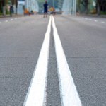 Wyprzedzasz na linii podwójnej ciągłej? Kiedy policja nie może ukarać