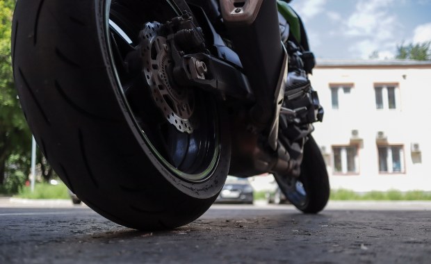 Wyprzedził policjantów pędząc 181 km/h