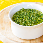 Wyrazista zielona salsa
