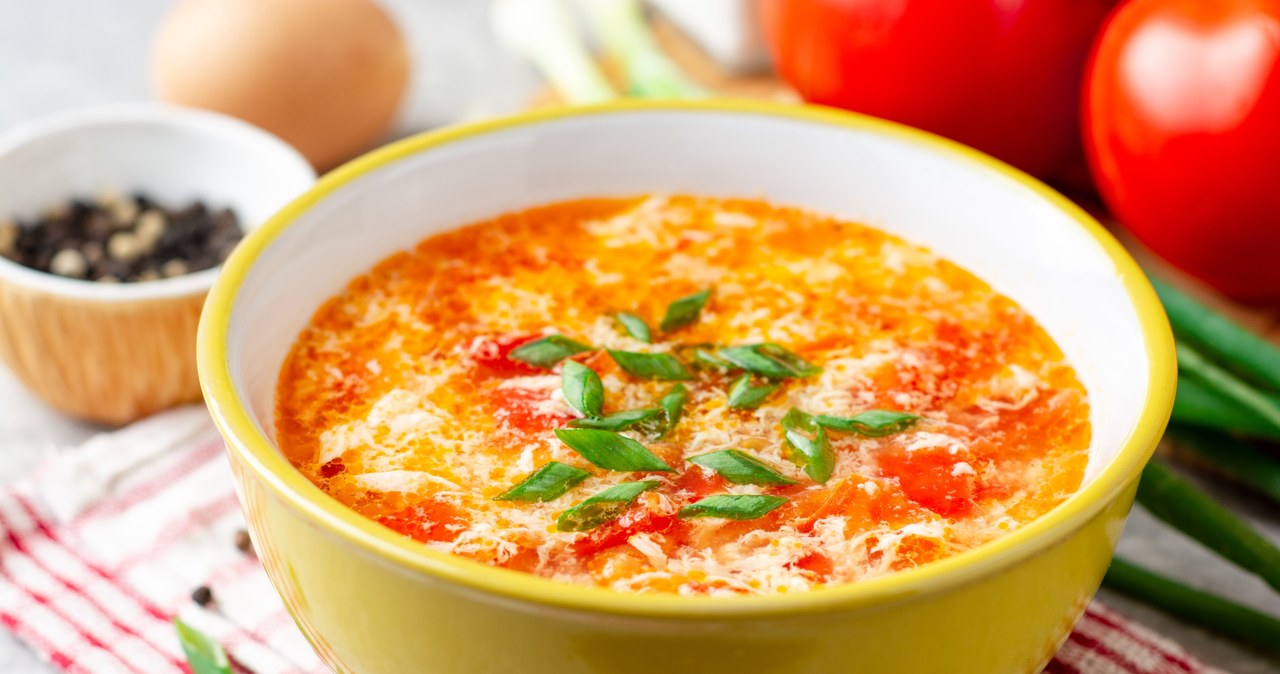 Wyrazista zupa pomidorowa, która smakuje jak pizza /nesavinov /123RF/PICSEL
