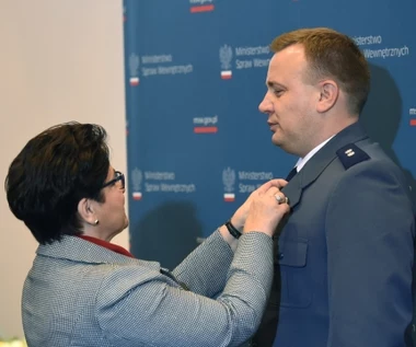 Wyróżnienie dla policjanta, który uratował 2-letniego Adasia