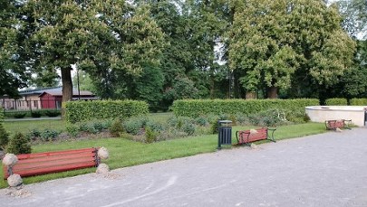 Wyrywał ławki w parku. Bez powodu