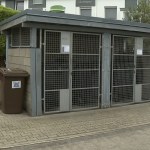 gotówka Wyrzucili na śmietnik starą komodę. W środku były oszczędności ich życia