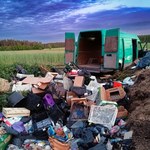 Wyrzucili śmieci prosto na pole. Policja złapała ich na gorącym uczynku