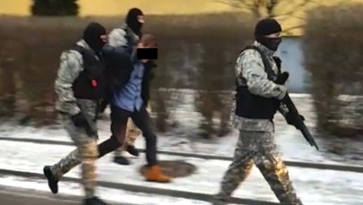 Wysadził auto, by zmusić właściciela do zapłaty 300 tys. zł. Został zatrzymany