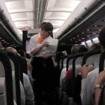 Wysadzili pasażerkę z samolotu za… użycie toalety