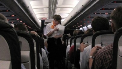 Wysadzili pasażerkę z samolotu za… użycie toalety