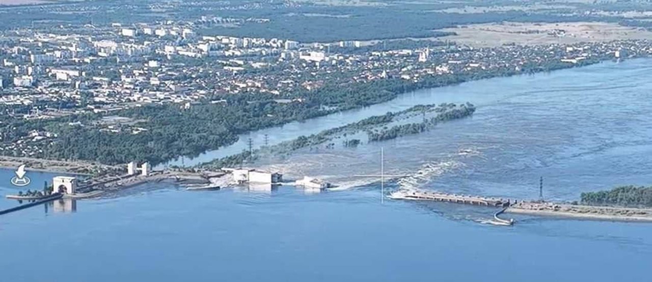 Wysadzona zapora w Nowej Kachowce. "Odrażająca zbrodnia wojenna"