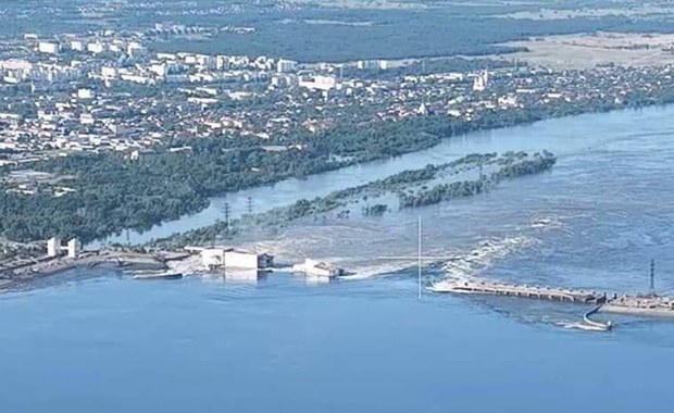 Wysadzona zapora w Nowej Kachowce. "Odrażająca zbrodnia wojenna"