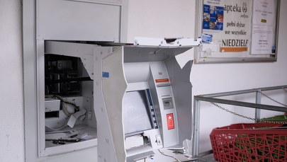 Wysadzony bankomat w Kamionkach. Policja szuka sprawców