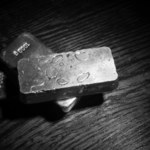 Wyścig metali szlachetnych. Srebro droższe, ale ciągle nie dotrzymuje kroku złotu