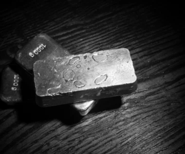 Wyścig metali szlachetnych. Srebro droższe, ale ciągle nie dotrzymuje kroku złotu