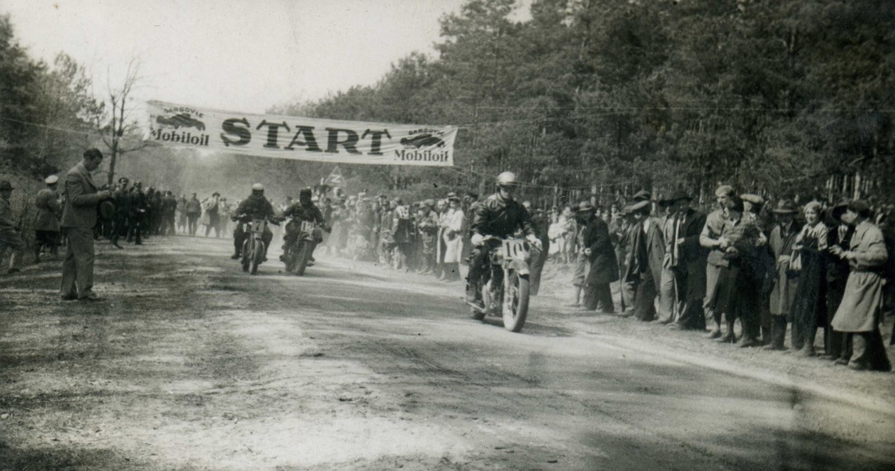 Wyścig motocyklowy w Strudze. Rok 1931 /Archiwum Tomasza Szczerbickiego