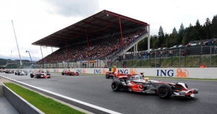 Wyścig na torze Spa-Francorchamps. /AFP