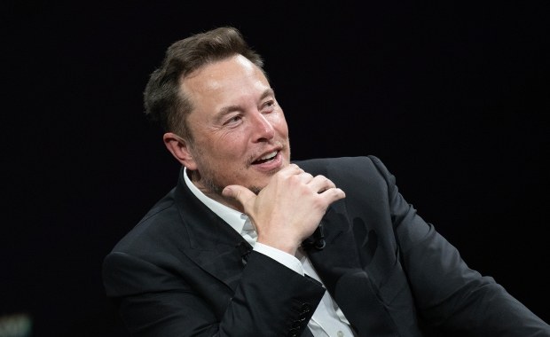 Wyścig zbrojeń technologicznych. Kontrowersje wokół gigantycznej inwestycji Muska 