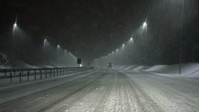 Wysiadł z auta i zamarzł. Są zarzuty dla współpasażerów