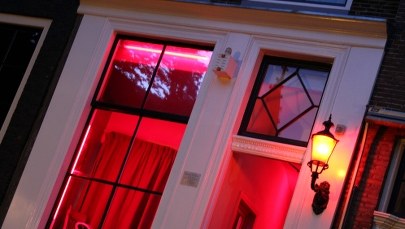 Wysłała 16-letnią córkę do burdelu. Zarobiła 8,9 tys. zł