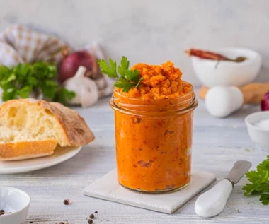 Wyśmienita paprykowa pasta kanapkowa. Do pieczywa, makaronu albo mięs