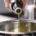 Wyśmienity olej dla seniorów i dbających o serce. Łyżka dziennie pomoże zadbać o cholesterol, usunie toksyny z organizmu