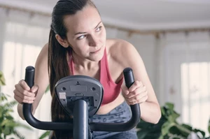 Wysmukla łydki i uda, likwiduje cellulit, a do tego wzmacnia serce. Efekty szybciej, niż myślisz