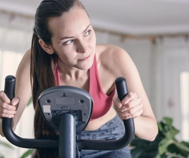 Wysmukla łydki i uda, likwiduje cellulit, a do tego wzmacnia serce. Efekty szybciej, niż myślisz