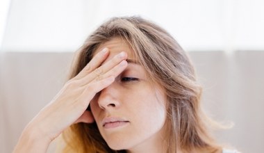 Wysoki poziom kortyzolu "przyciąga" bakterie. Masz dużo stresu? Uważaj na jęczmień na oku