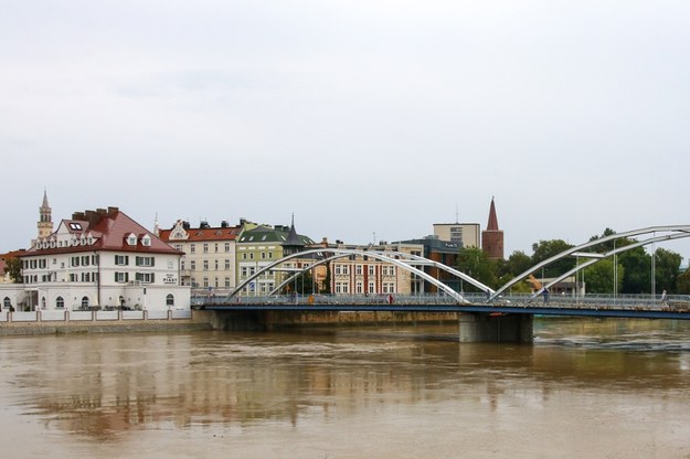 Wysoki stan wody w Odrze w Opolu na zdjęciu z 16 września br. /Krzysztof Świderski /PAP