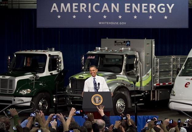 Wysokie ceny paliw osłabiają pozycję Obamy /AFP