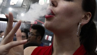 Wysokie kary nie odstraszają. W sieci kwitnie handel e-papierosami