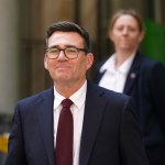 Wysokie koszty życia przez subskrypcje. Brytyjski premier chce zmian