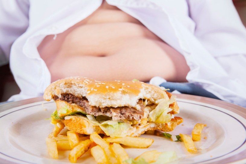 Wysokoprzetworzona dieta przyczynia się do plagi otyłości /123RF/PICSEL