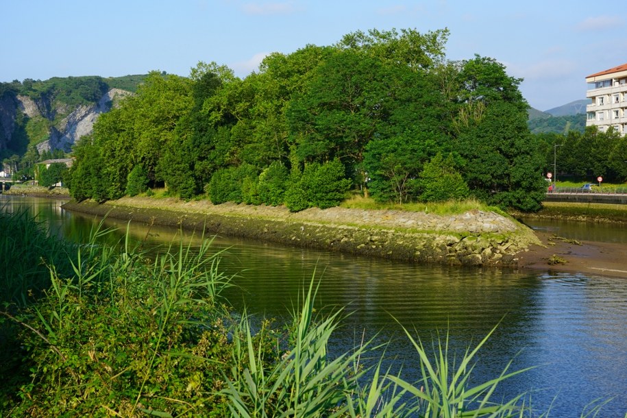 Wyspa Bażantów: Tajemnicza granica między Francją a Hiszpanią. Skrawek ziemi, który co pół roku zmienia właściciela /Shutterstock