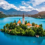 Wyspa marzeń, zamek i gorące źródła. To najpiękniejsze miejsce w Europie