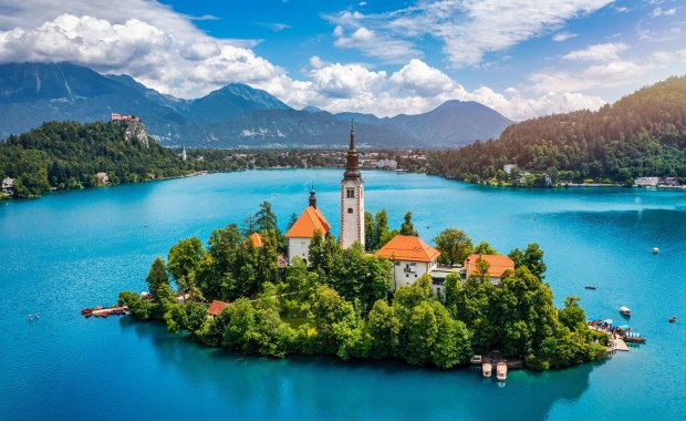 Wyspa marzeń, zamek i gorące źródła. To najpiękniejsze miejsce w Europie