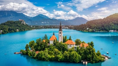 Wyspa marzeń, zamek i gorące źródła. To najpiękniejsze miejsce w Europie