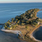 "Wyspa pirata" wystawiona na sprzedaż. Choć to jedyna w swoim rodzaju oferta, to cena zwala z nóg