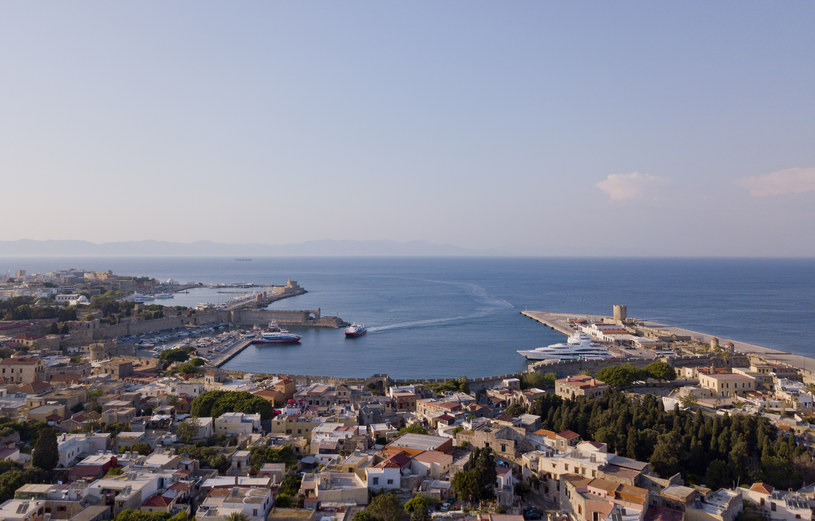 Wyspa Rodos to idealny kierunek na majówkę /Athanasios Gioumpasis / Contributor /Getty Images
