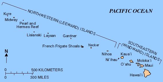 Wyspy archipelagu położone w jednej linii /United States Geological Survey (USGS) /domena publiczna