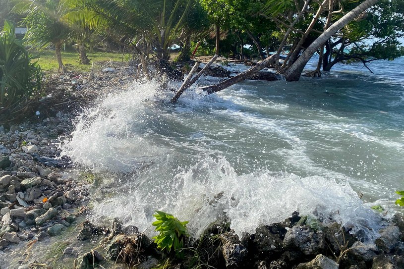 Wyspy Marshalla. Ostatnie zjawiska pogodowe wywołały powodzie na wyspach południowego Pacyfiku /GIFF JOHNSON /AFP