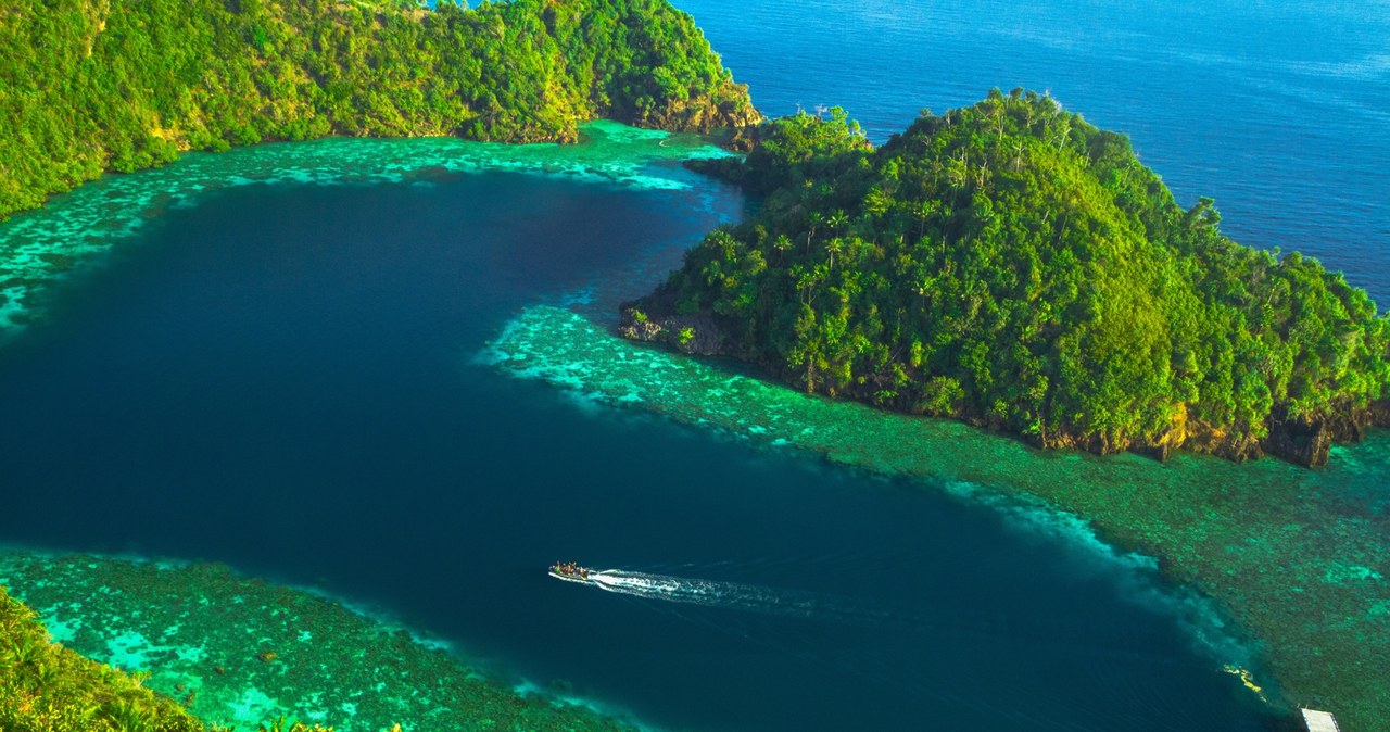 Wyspy Raja Ampat to archipelag w Indonezji, składający się z około 1500 wysp. Karawapop, ze słynnym Jeziorem Miłości, to jedna z nich. /Pixel