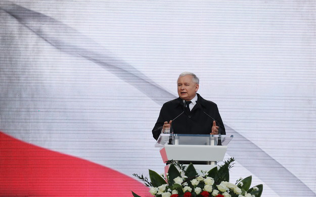 Wystąpienie prezesa Prawa i Sprawiedliwości Jarosława Kaczyńskiego przed Pałacem Prezydenckim /Paweł Supernak /PAP