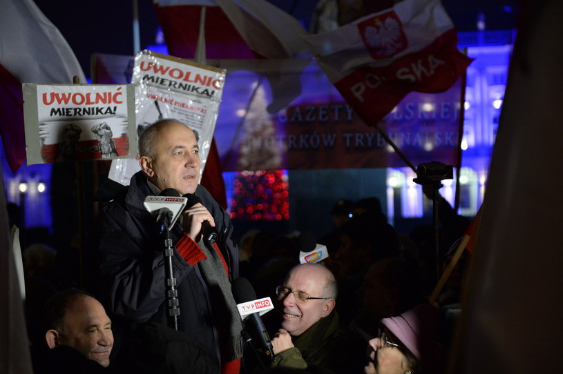Wystąpienie wicemarszałka Sejmu Joachima Brudzińskiego z PiS podczas demonstracji /Jacek Turczyk /PAP