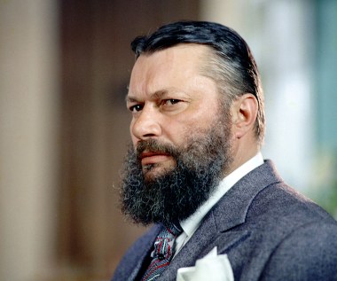 Wystąpił w ok. 80 filmach i serialach, ale dla wielu pozostał Kwiczołem. Na początku lat 90. wrócił do tej roli - razem z Pyrkoszem zagrał w reklamie margaryny i przekonywał, że "serce ma jak dzwon". Tymczasem wyniszczający tryb życia odbił się na zdrowiu aktora. W 1995 r., po suto zakrapianym wieczorze w towarzystwie kolegów z liceum, zmarł na krwotoczny udar mózgu. - To była wielka strata. I dla mnie przestroga: przeszedłem na dietę i przestałem nadużywać alkoholu - opowiadał potem w wywiadach Witold Pyrkosz.

("To i Owo")