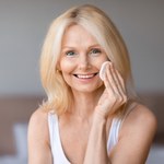 Wystarczą 2 tanie składniki, by skóra odzyskała gładkość i blask. Zrób z nich domowy tonik