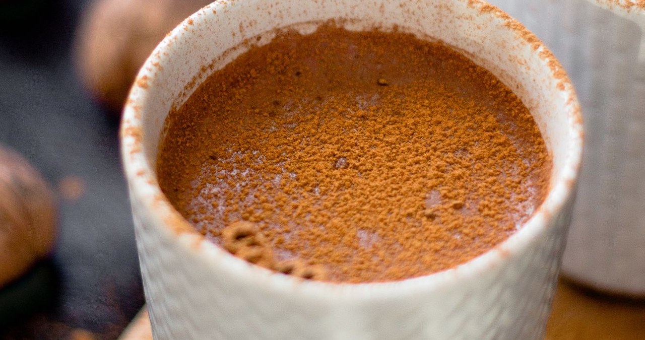 Wystarczy dodać do porannej kawy, by metabolizm przyspieszył. /Vladimir Gladkov /Canva Pro