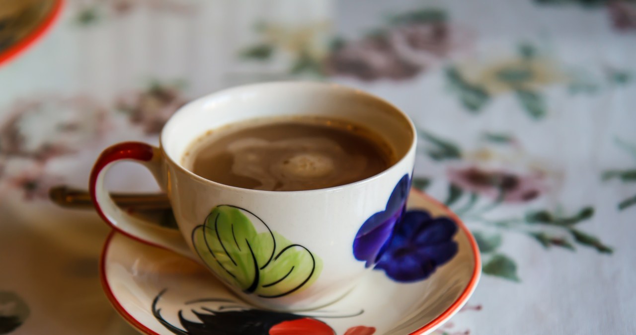 Wystarczy dodawać do porannej kawy i pić regularnie. Szybko zobaczysz efekty. /photonewman /123RF/PICSEL