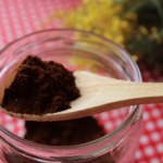 Wystarczy jedna łyżka! Sprytne zastosowania fusów po kawie, które podbijają polskie domy - sprawdź, jak działają!