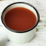 Wystarczy pić szklankę dziennie, by jelita i wątroba dobrze pracowały. Wspiera zdrowie kości i dodaje skórze blasku