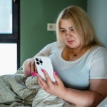 Wystarczy sen krótszy o 80 minut. Nowe badanie łączy to z przybieraniem na wadze