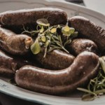 Wystarczy zawinąć w folię i dodać plaster owocu. Tak dobrej kaszanki z grilla jeszcze nie jadłeś